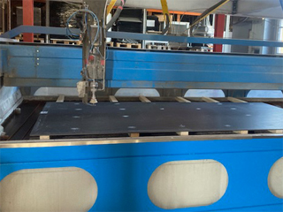 Wasserstrahlzuschnitte Güglingen Idroline Zuschnitte Abrassiv Wasserstrahl Schneidesystem CNC Steuerung aller Achsen Einzelstücke Serienfertigung Heilbronn