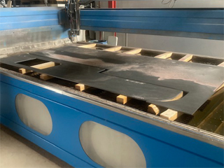 Wasserstrahlzuschnitte Güglingen Idroline Zuschnitte Abrassiv Wasserstrahl Schneidesystem CNC Steuerung aller Achsen Einzelstücke Serienfertigung Heilbronn
